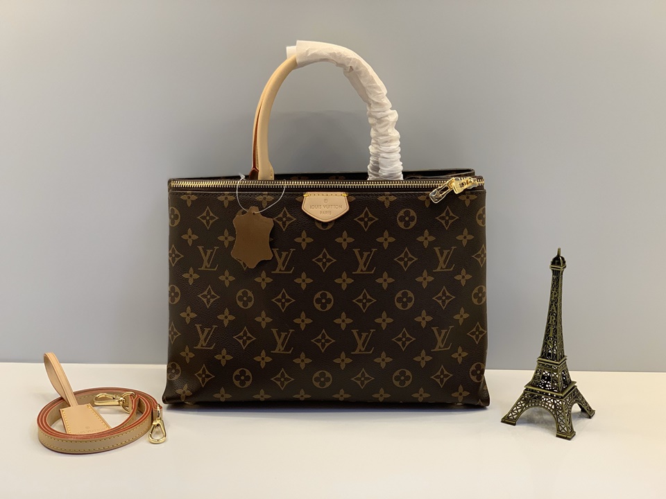 Louis Vuitton Outlet On Champs Elysees In Paris  France Stock Photo  Picture And Royalty Free Image Image 22948494