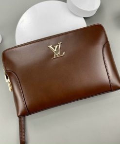 Vi Cam Tay Khoa So Louis Vuitton 01 1024x1024
