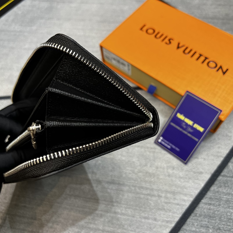 Vi Cam Tay Hang Hieu Louis Vuitton 01