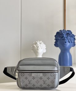 Túi đeo chéo nam Louis Vuitton like auth màu ghi đen họa tiết caro